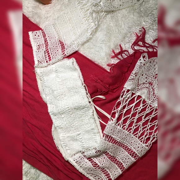 Lace Bell Sleeve Crop Top - Picture 6 of 8